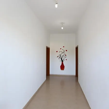 Demiraj Διαμέρισμα *